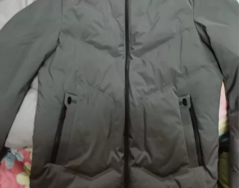 男士羽绒服,胖了有点小了,九成新,质量很好...