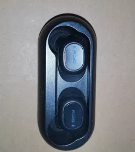 QCY蓝牙耳机,功能正常。使用次数,个位数...