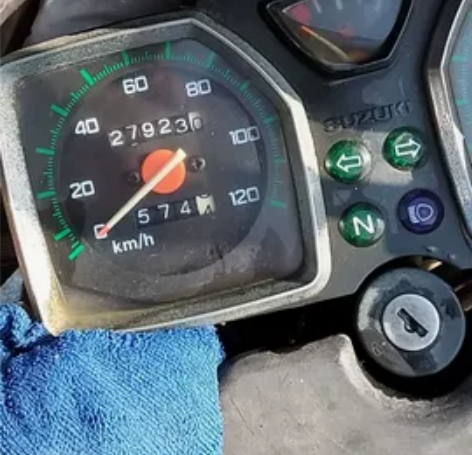 日本铃木王GS125摩托车,裸车出,发动机...