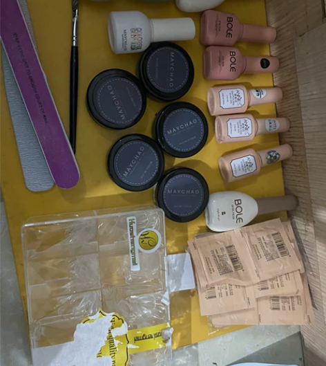 美甲套装闲置多色.有甲油胶，固体胶三色，卸...