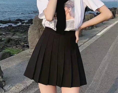 黑色西装面料百褶裙，全新S码，腰围64，买...