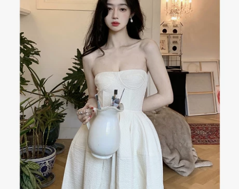 露肩复古肌理感抹胸长裙法式露背高腰显瘦大摆...