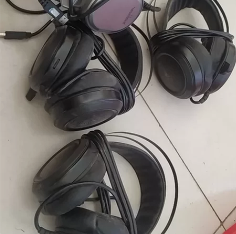 电脑耳机九个，一个鼠标处理了，正常使用的 ...