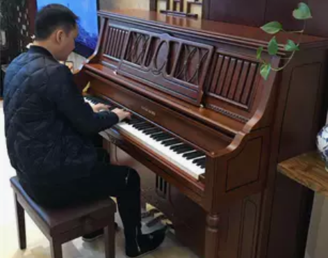 香港玛斯卡尼立式126型原木色全新88键家...