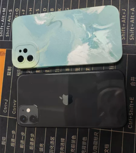 出本人自用苹果11，国行黑色64G，手机一...