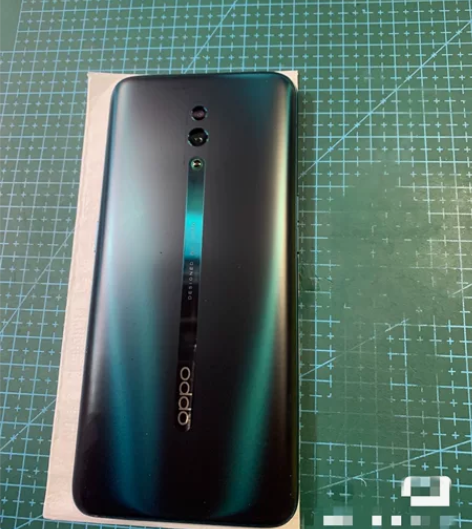OPPO手机完好无损,后盖碎了换了新的,其...