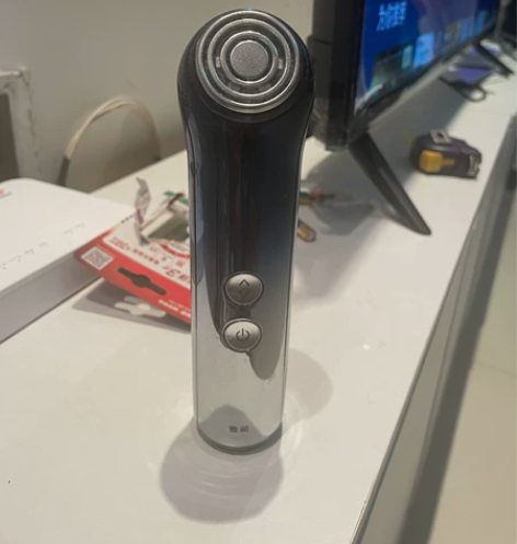 雅萌美容仪+导入精华1个 买来半年，用过六...