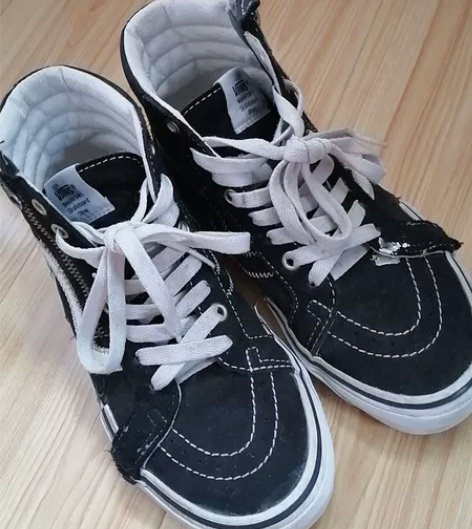 出一双Vans解构。 购于得物，成色见图，...