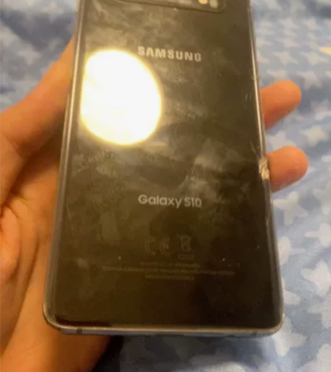 三星S10屏幕坏，8+128后盖坏顺丰到付...
