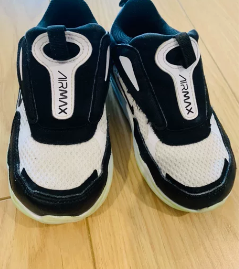 Nike童鞋,专柜买的。26码大小,鞋内1...
