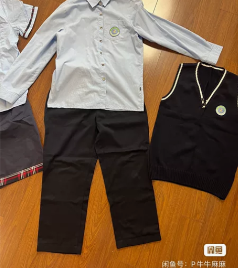 校服，夏季25一套，秋冬35一套。男童春秋...