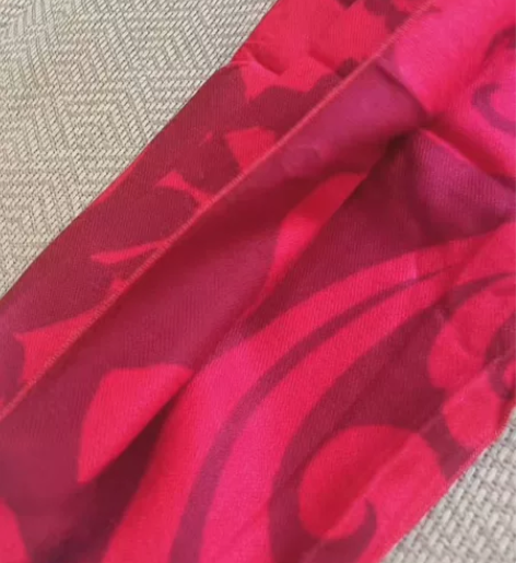 年款红色围巾,高货,喜欢的来,一条38,两...