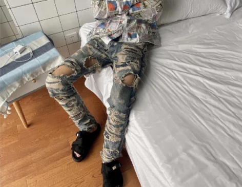 破洞牛仔裤 破洞牛仔裤修身UC85牛刺绣补...