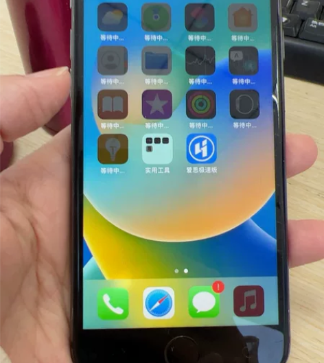 苹果8,国行64内存,账号已退随便升级还原...