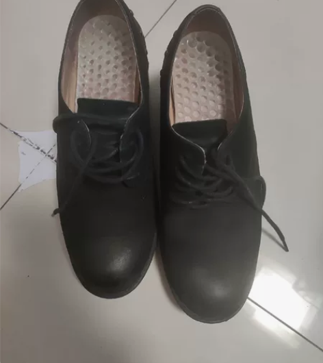 天美意春秋系带单鞋粗跟,上脚非常舒服,搭配...