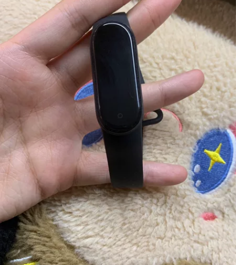小米手环5 买来只戴过2 3次 表面有稍微...
