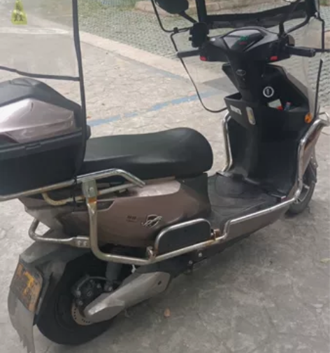 台铃电动车电瓶和前后轮胎都是一起换的新的2...