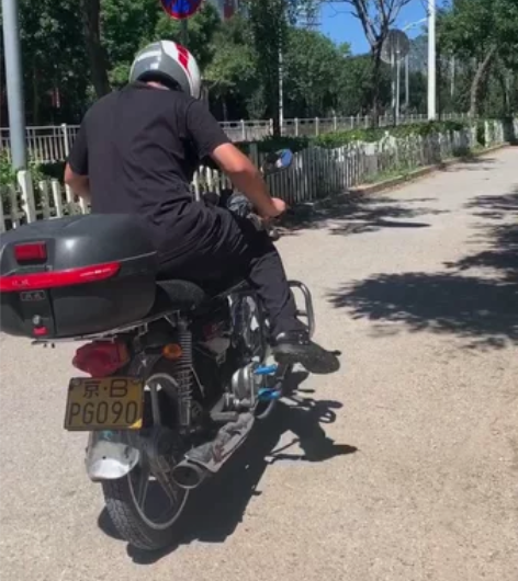 公户力帆摩托lv90摩托车，很省油，骑了三...