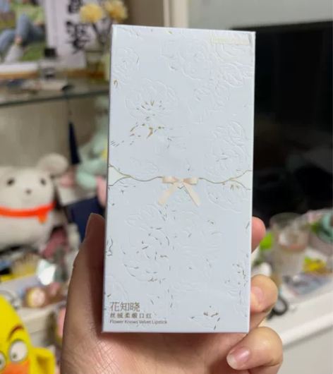 花知晓晚山茶口红 全新未拆封,诚心入免运费。
