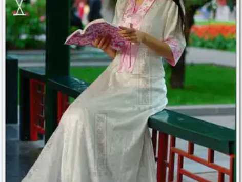 [转卖][如梦霓裳]汉服 汉韵时装[杏花风...