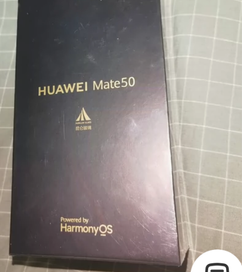 HUAWEI MATE50 颜色：昆仑破晓...