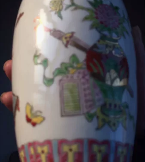 纯手绘带鎏金工艺花瓶,口有磕碰其它完美,如...