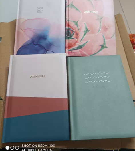 本子，记事本，记录本，硬皮本，纸张很厚，每...