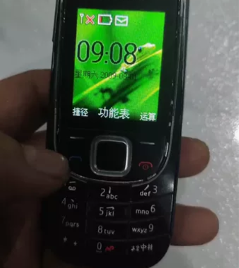 诺基亚2322c 品相一般 怀旧 电池...