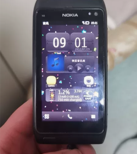黑色诺基亚N8,一切正常,成色一般。 感兴...