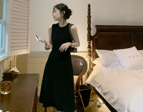 南瓜谷黑色连衣裙女夏显瘦气质v领高腰长款醋...