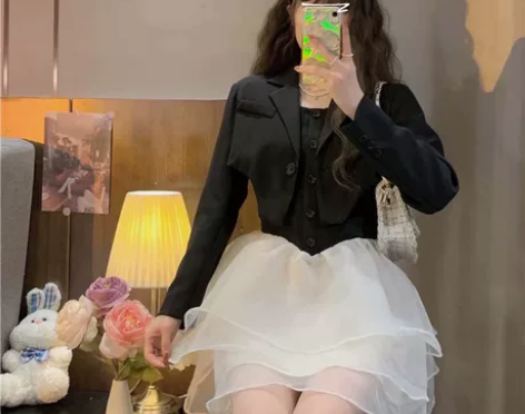 蝴蝶结西装外套早春2022新款女公主气质蓬...