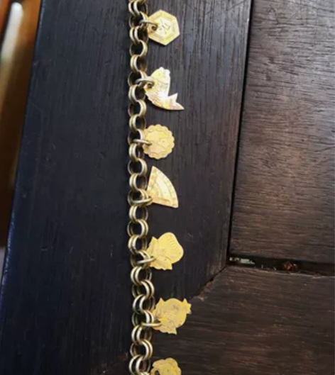 老银鎏金手链,品相完整,工艺漂亮。 感兴趣...