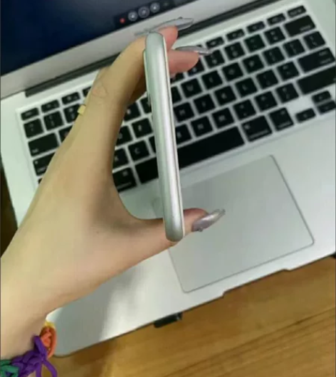 二手苹果8Plus游戏机 无指纹,有前摄,...