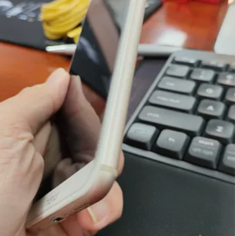 荣耀畅玩7X 4+32金色，正常使用，整体...