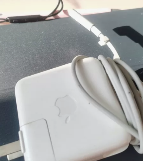 苹果电脑电源线45w 感兴趣的话点“我想要...