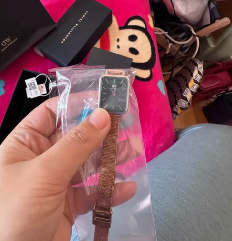 dw手表朋友送的不知道真假 感兴趣的话点“...