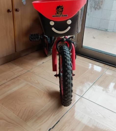 小童自行车，成色如图功能完好，闲置物品售出...