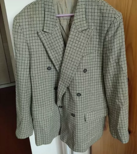 品牌双排钮男西装，格子花呢50码。内衬有退...