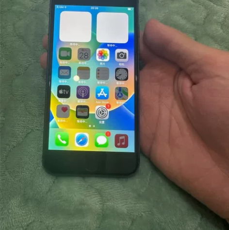 苹果8国行64g，全网通，成色如图，没有磕...