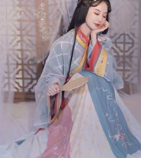 （出租）钟灵记 朱颜:交领刺绣上襦晋制一片...