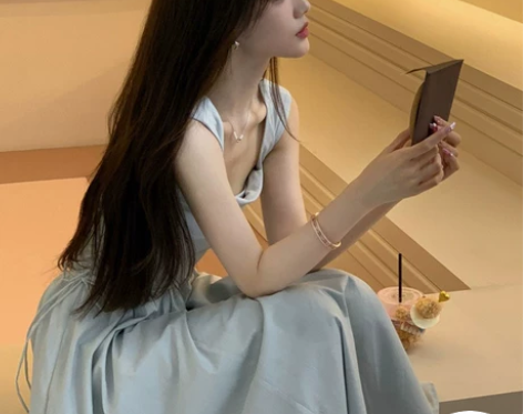 极简风方领连衣裙女夏季新款高级感高腰显瘦拼...