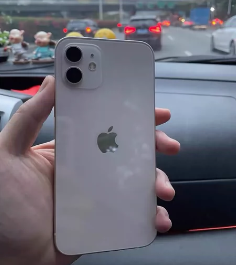 出一台自用iphone 12,换了14 ...