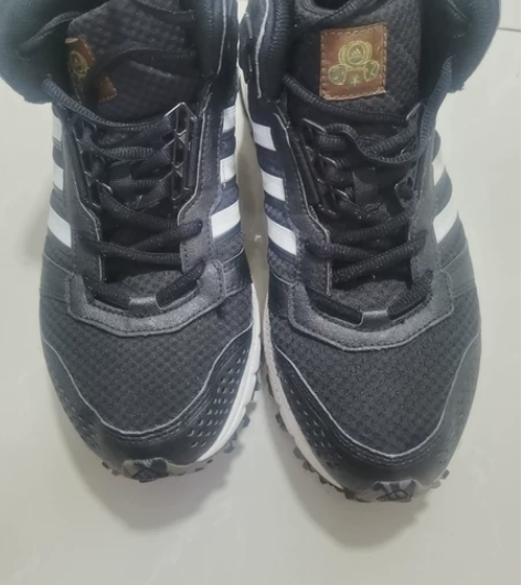 男款阿迪高帮运动鞋，没怎么穿过，专柜购买 ...