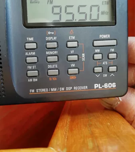 德生PL一606高灵敏度，全波段数字解调立...