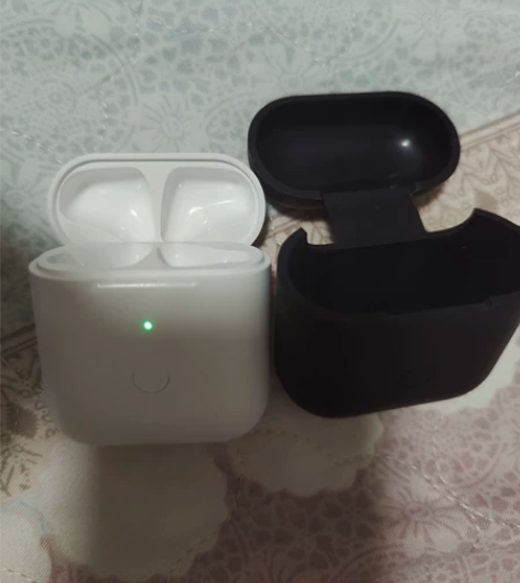 QCY T8S，只有充电仓，外加一个套，耳...