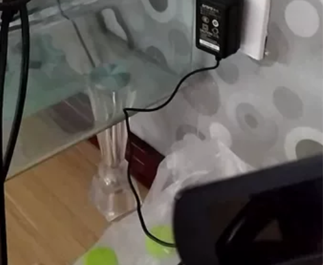 欧达摄像机，投影，两块电池，hd线。两个包...