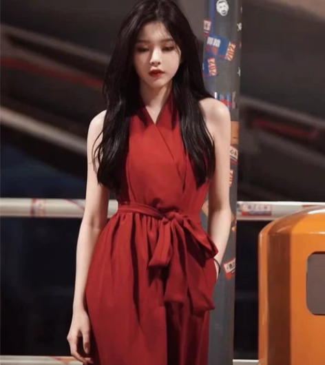 【出租】港风裙子超好看写真衣服 港风复古写...