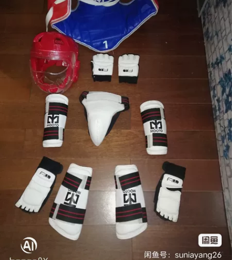 跆拳道护具，十岁以下。八成新。送一套跆拳道...