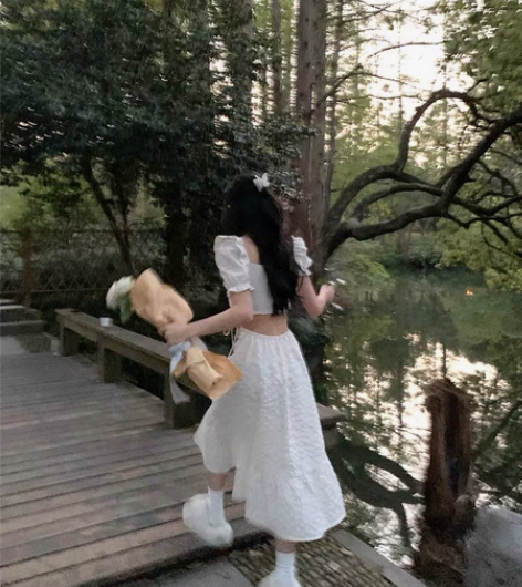 2toyoung凡间精灵 温柔风白色露腰设...