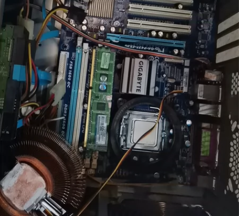 技嘉P43主板+E5400CPU+DDR3...